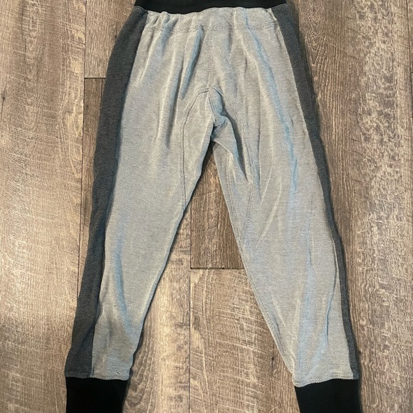 Women’s Nike Sweatpants Size Small - Picture 3 of 3